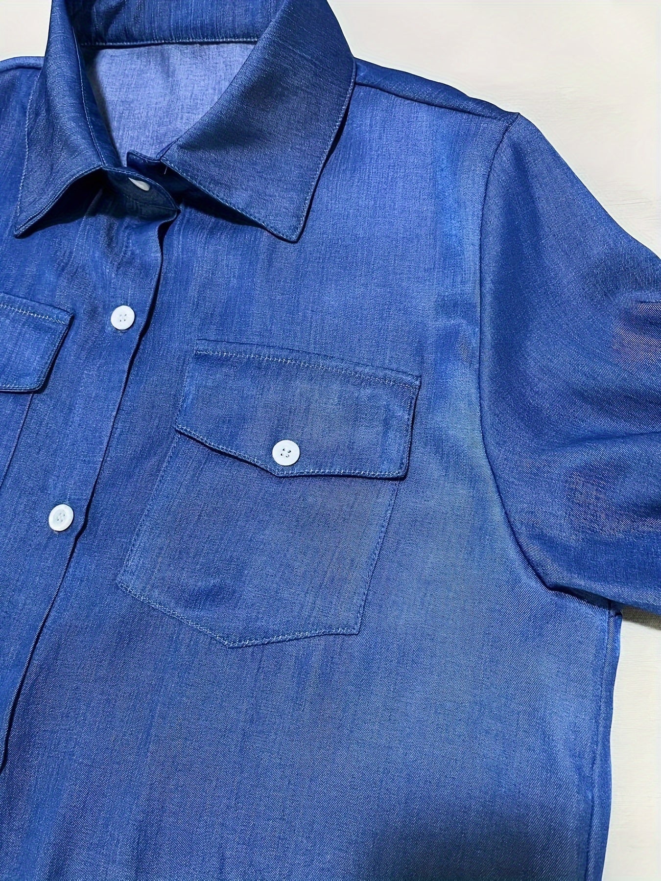 Abito Camicia Fluente Elegante con Collo Classico